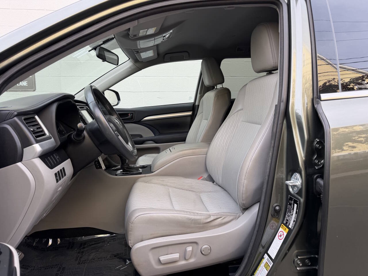 Used 2016 Toyota Highlander Plus AWD/4WD image 10
