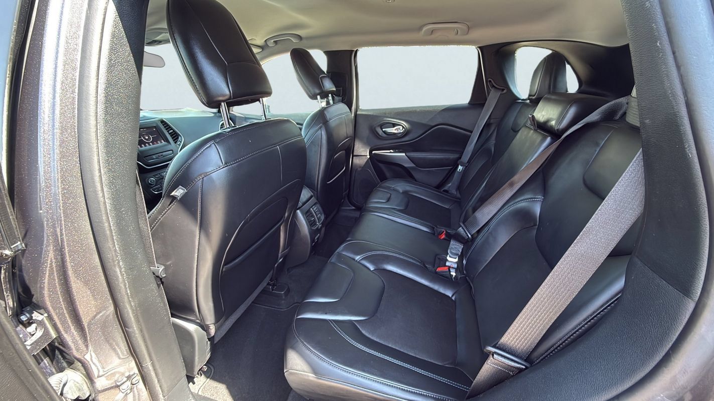 Used 2020 Jeep Cherokee Latitude Plus FWD image 14
