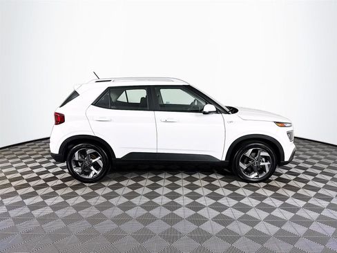 Certified 2025 Hyundai Venue SEL image 4
