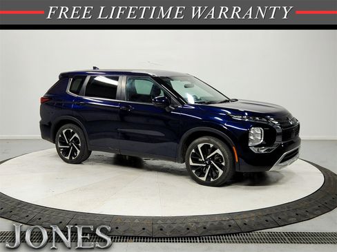 Used 2022 Mitsubishi Outlander SE image 1