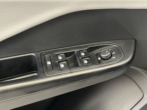 Used 2024 Volkswagen Taos SE w/ Panoramic Sunroof Package FWD image 14
