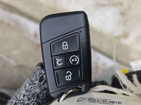 Used 2024 Volkswagen Tiguan SE image 35