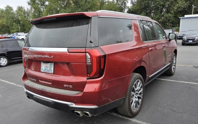 Used 2026 GMC Yukon XL Denali w/ Denali Reserve Package AWD/4WD image 5