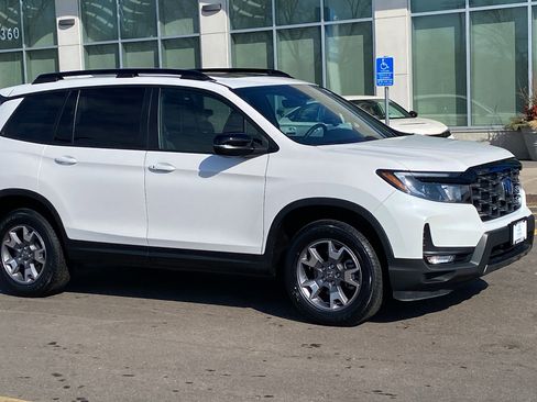 Certified 2023 Honda Passport TrailSport image 1