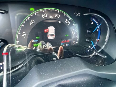 Used 2025 Toyota RAV4 XSE AWD/4WD image 12