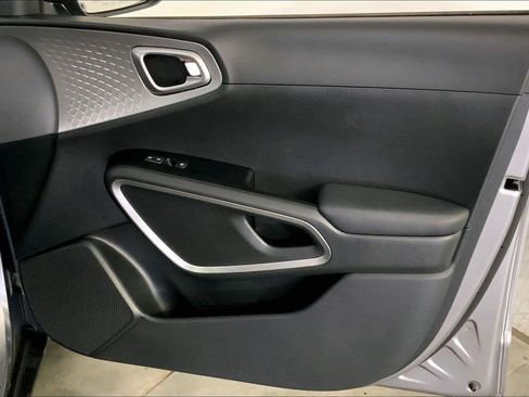 Certified 2025 Kia Soul LX w/ LX Technology Package FWD image 25