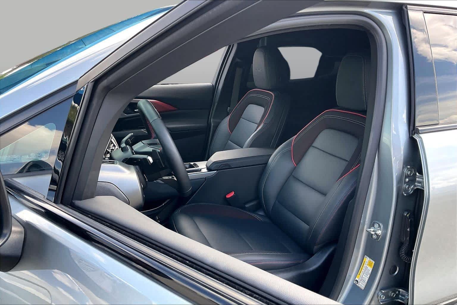 Used 2024 Chevrolet Equinox EV RS FWD image 8