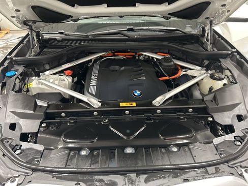 Used 2025 BMW X5 xDrive50e image 11