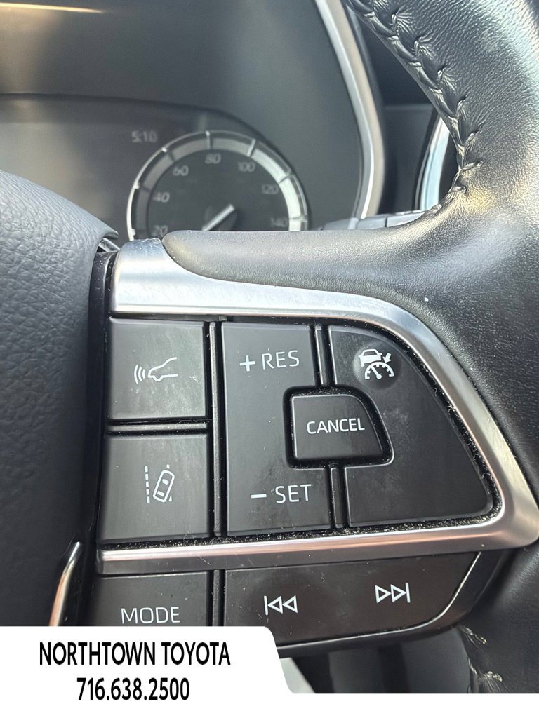 Used 2021 Toyota Highlander XLE FWD image 22