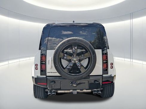 Used 2025 Land Rover Defender 110 X-Dynamic SE AWD/4WD image 4