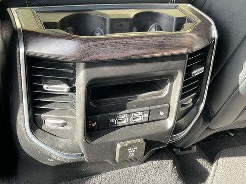Used 2025 RAM 1500 Laramie AWD/4WD image 32