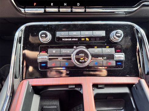 Used 2024 Lincoln Navigator Premiere image 20