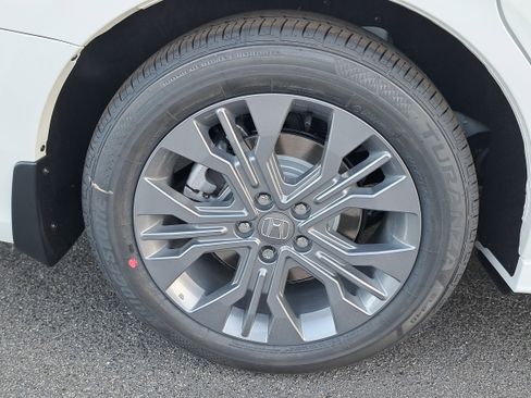 New 2026 Honda Odyssey Touring image 7