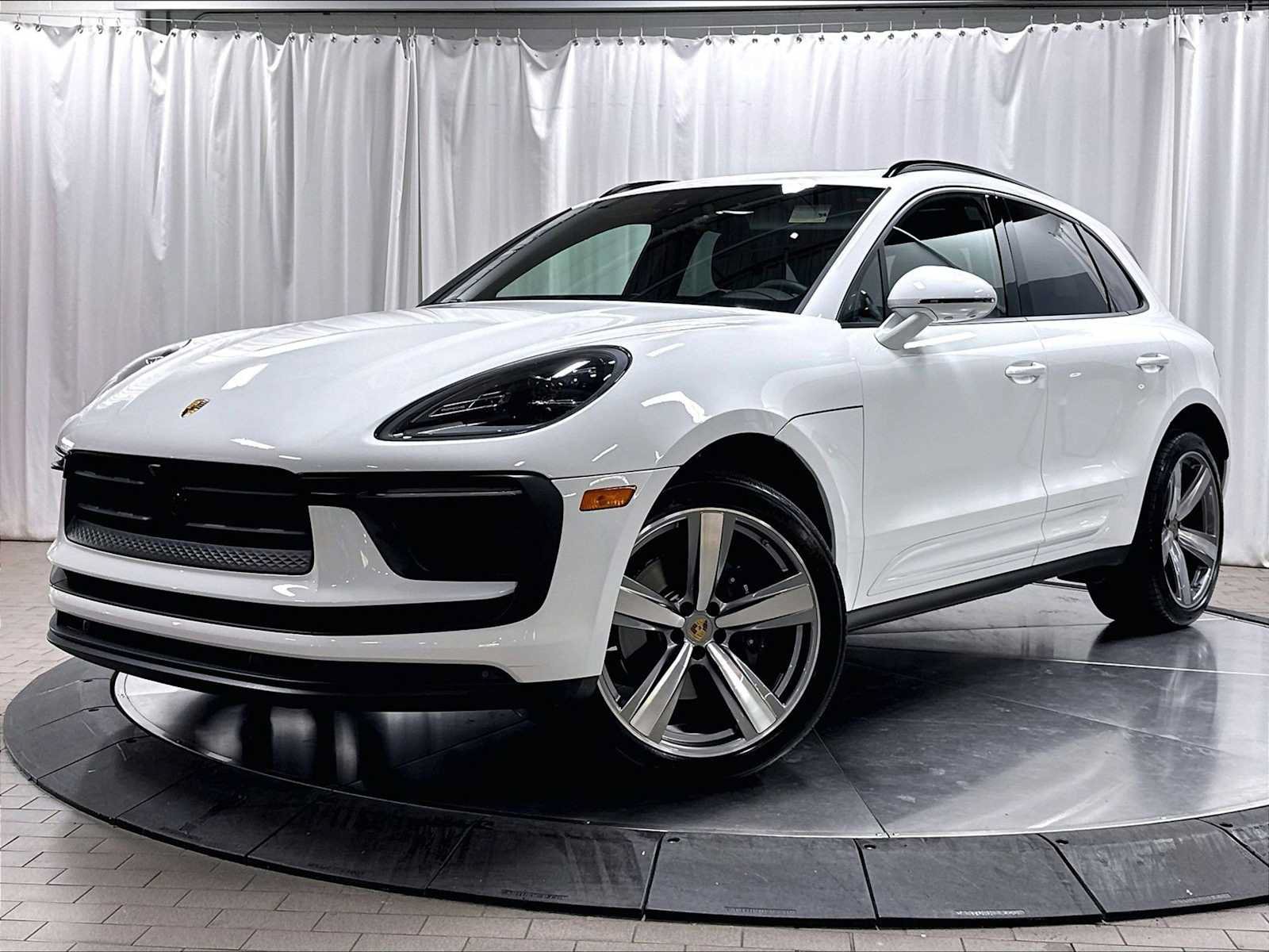 Used 2026 Porsche Macan AWD/4WD image 1