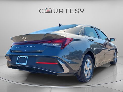 New 2026 Hyundai Elantra SE image 4