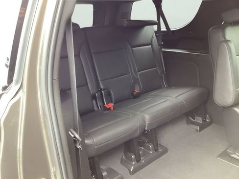 Used 2021 Chevrolet Suburban LT w/ Luxury Package image 29