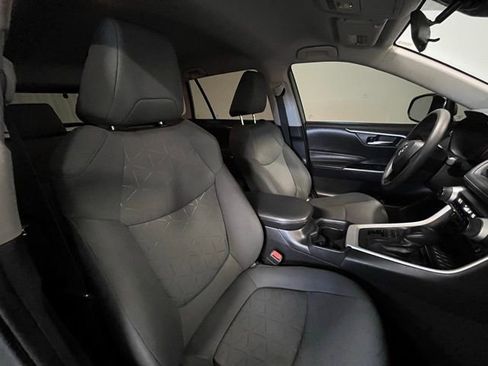 Used 2021 Toyota RAV4 XLE image 9