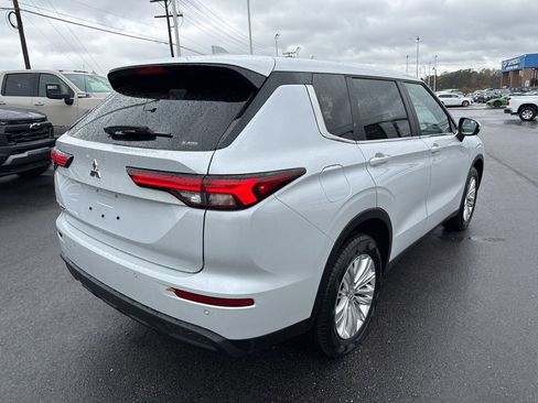 Used 2023 Mitsubishi Outlander ES image 5