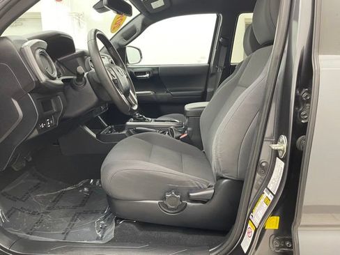 Used 2019 Toyota Tacoma TRD Off-Road image 9