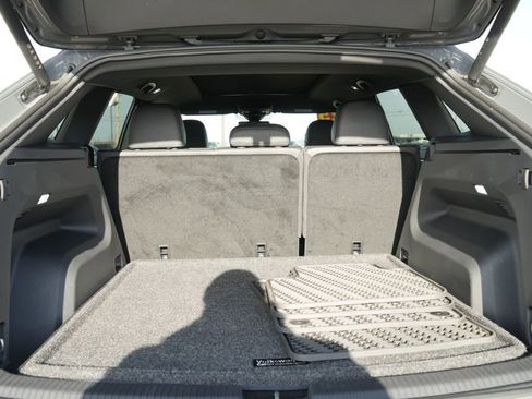 Used 2025 Volkswagen Atlas Cross Sport SE image 12