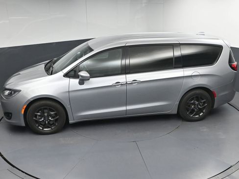 Used 2020 Chrysler Pacifica Touring w/ S Appearance Package FWD image 37