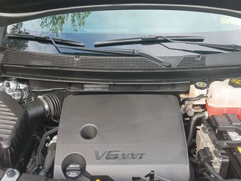 Used 2024 Chevrolet Traverse RS FWD image 30