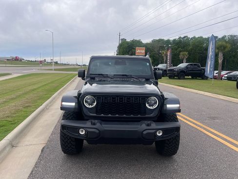 Used 2025 Jeep Wrangler Willys image 11