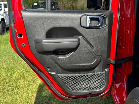 Certified 2026 Jeep Wrangler Unlimited Rubicon AWD/4WD image 11
