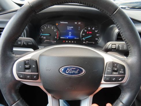 Used 2023 Ford Explorer XLT w/ Equipment Group 202A AWD/4WD image 17