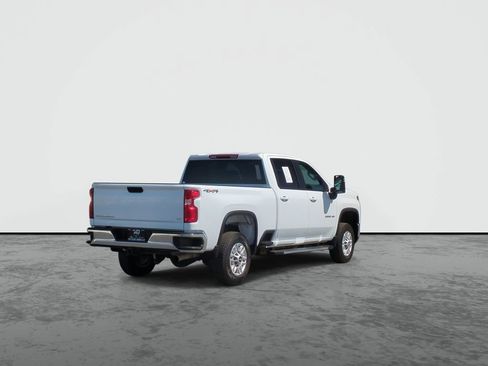 Used 2025 Chevrolet Silverado 2500 LT w/ Convenience Package AWD/4WD image 8