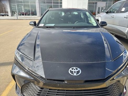 Used 2025 Toyota Camry LE image 34