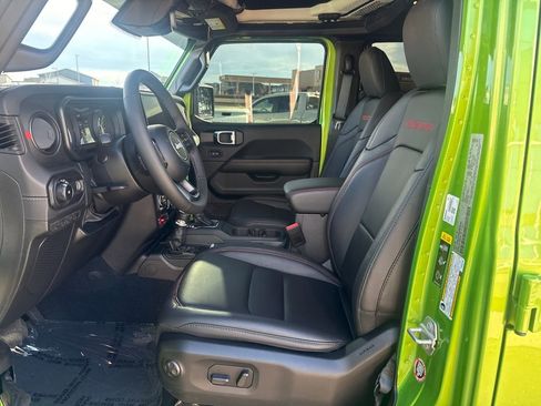 Used 2025 Jeep Wrangler Unlimited Rubicon image 12