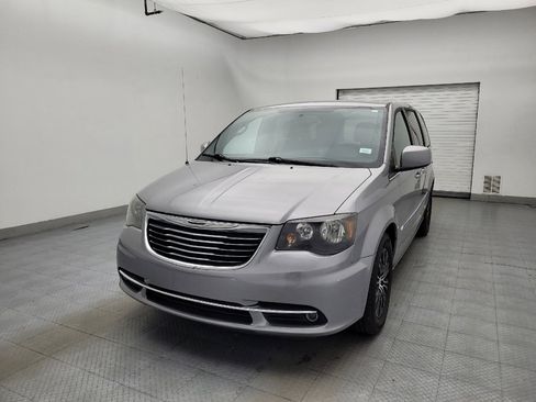 Used 2014 Chrysler Town & Country S FWD image 15