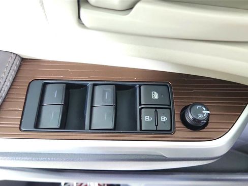 Used 2024 Toyota Sienna LE image 16