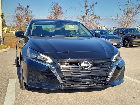 Used 2025 Nissan Altima 2.5 S image 10