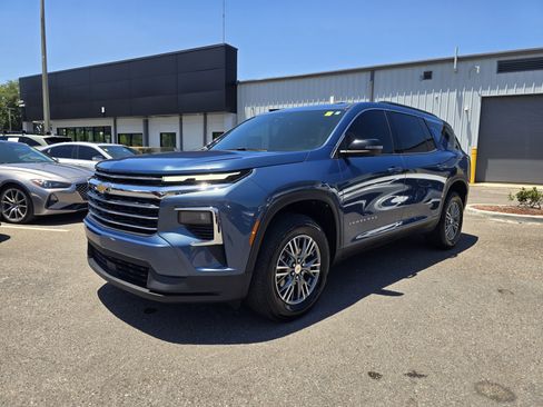 Used 2024 Chevrolet Traverse LT w/ LPO, Floor Liner Package FWD image 4