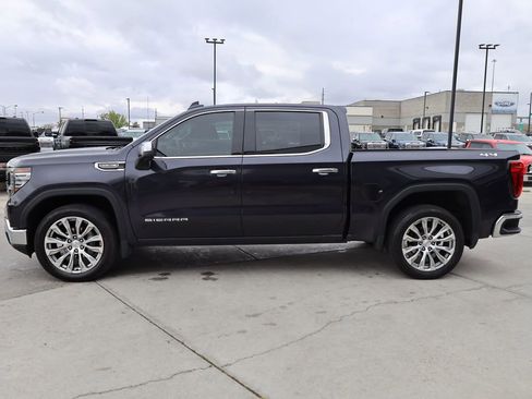 Used 2022 GMC Sierra 1500 SLT w/ SLT Convenience Package AWD/4WD image 3