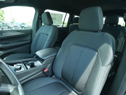 New 2026 Jeep Grand Cherokee L Laredo w/ MOPAR Finishing Package AWD/4WD image 40