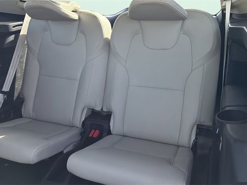 Used 2022 Volvo XC90 T5 Momentum image 28