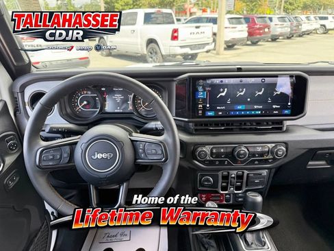 Used 2025 Jeep Gladiator Sport AWD/4WD image 26