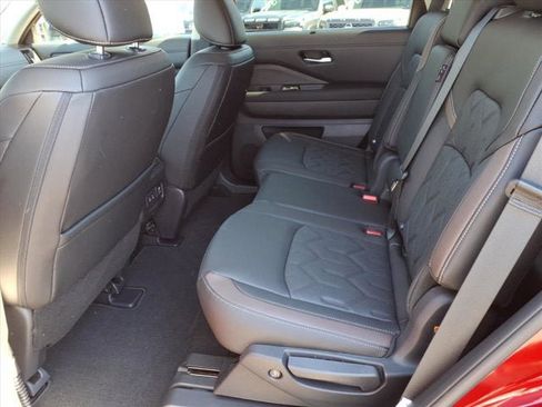 New 2026 Nissan Pathfinder Platinum AWD/4WD image 7