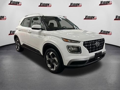 Certified 2025 Hyundai Venue SEL image 3