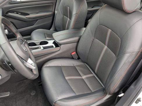 Used 2025 Nissan Altima 2.5 SR image 18