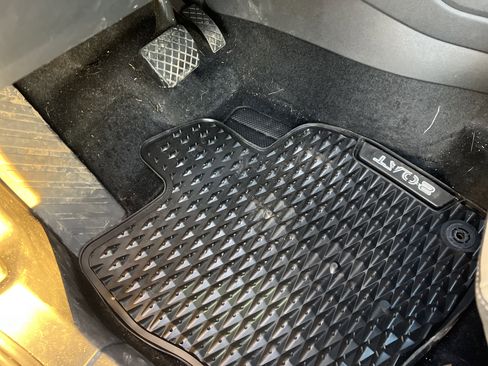 Used 2025 Volkswagen Taos SE w/ Panoramic Sunroof Package image 15