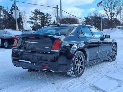 Used 2017 Chrysler 300 S w/ 300S Premium Group image 4