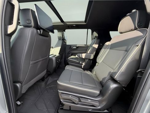 New 2026 Chevrolet Suburban Premier image 23