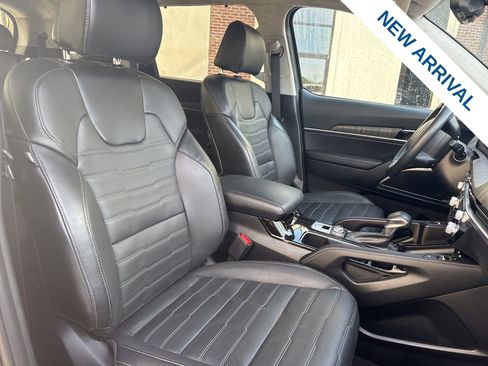 Used 2024 Kia Telluride SX Prestige w/ Towing Package AWD/4WD image 9