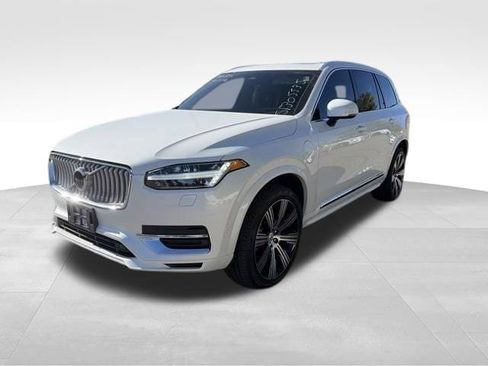 Used 2025 Volvo XC90 T8 Ultra w/ Protection Package AWD/4WD image 2