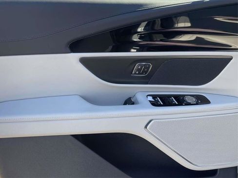 New 2026 Lincoln Nautilus Premier image 15