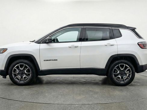 Used 2025 Jeep Compass Trailhawk image 5